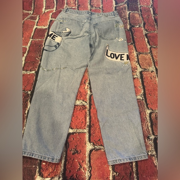 Topshop Moto MOM jeans size 30
Inseam 25”
Graphic Embroidery “Love Me Not” - Picture 2 of 7